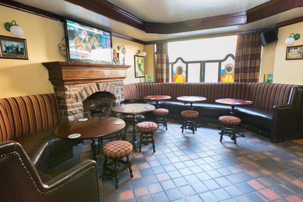 Larkin'S Pub, Restaurant, And B&B Milltown  Ngoại thất bức ảnh