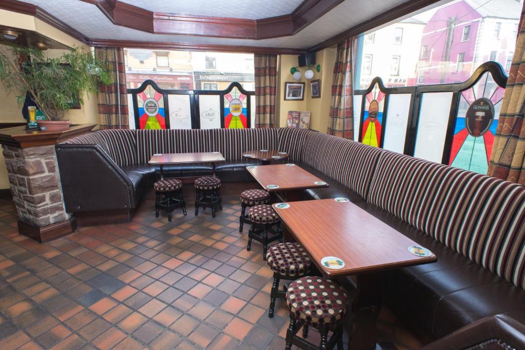 Larkin'S Pub, Restaurant, And B&B Milltown  Ngoại thất bức ảnh
